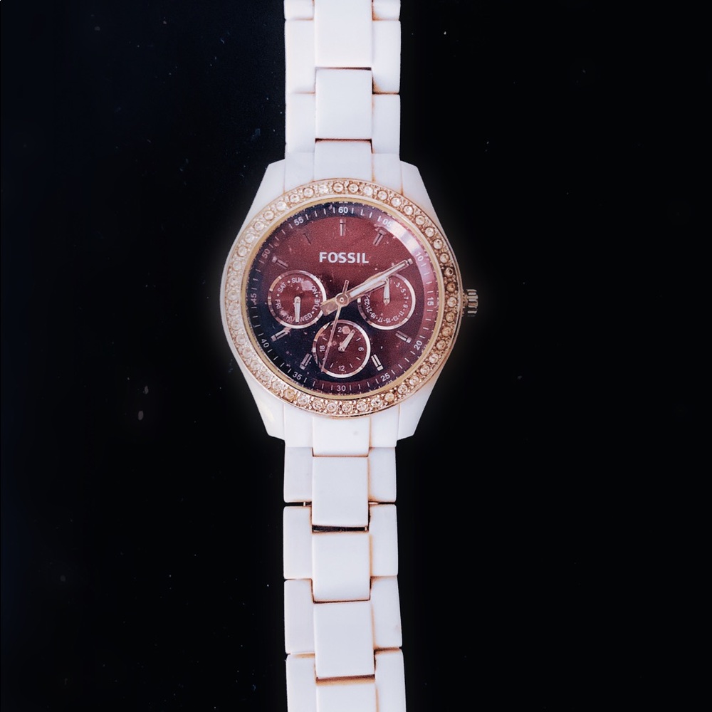 SOLD. ! White Fossil Watch Purple Face